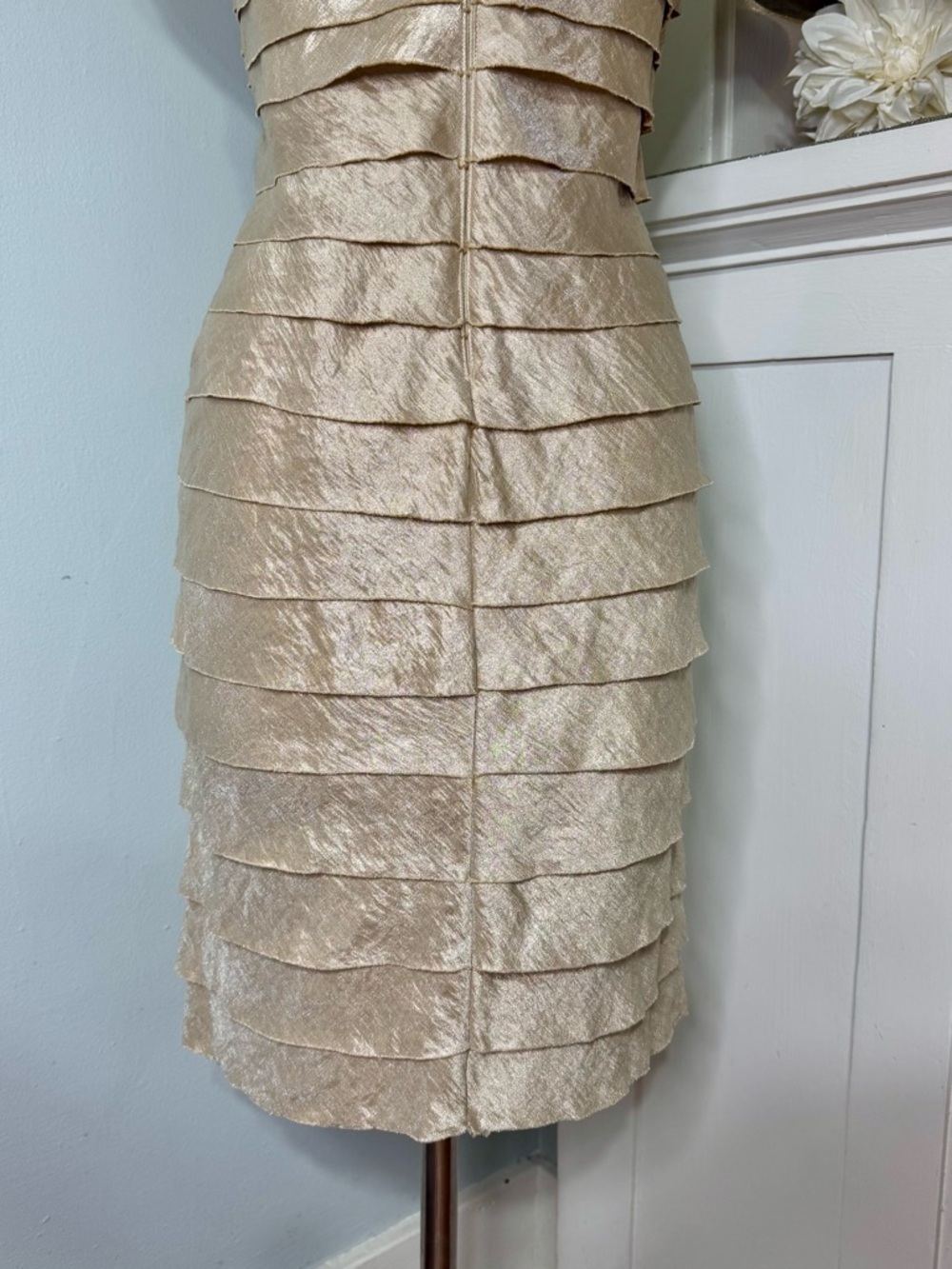 London Times Gold Satin Shutter Pleat Tiered Cocktail Party Dress Size 6 - Picture 7 of 11
